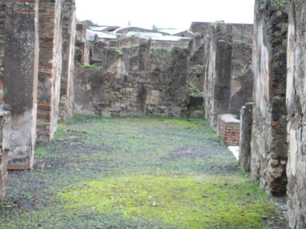 VII.14.18 Pompeii. December 2005. Looking east from entrance. 