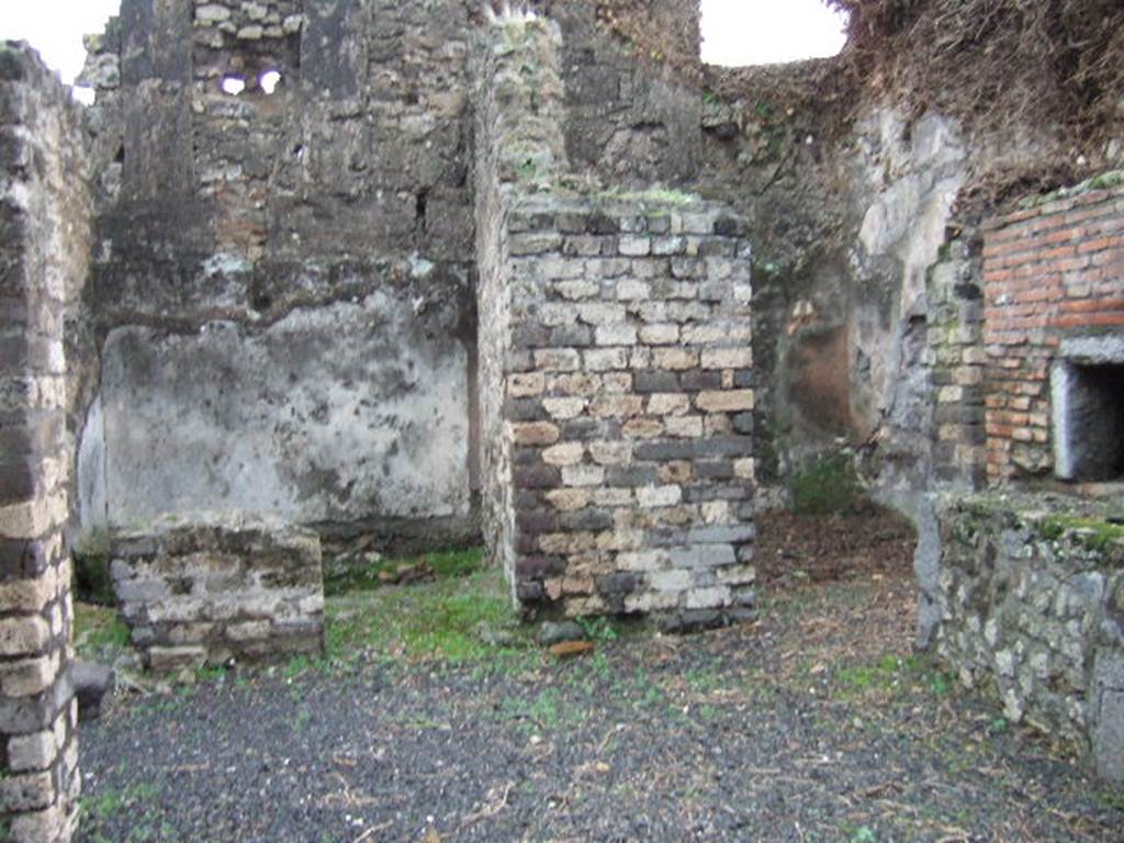 VII.14.19 Pompeii. December 2005. Looking from entrance towards east side.