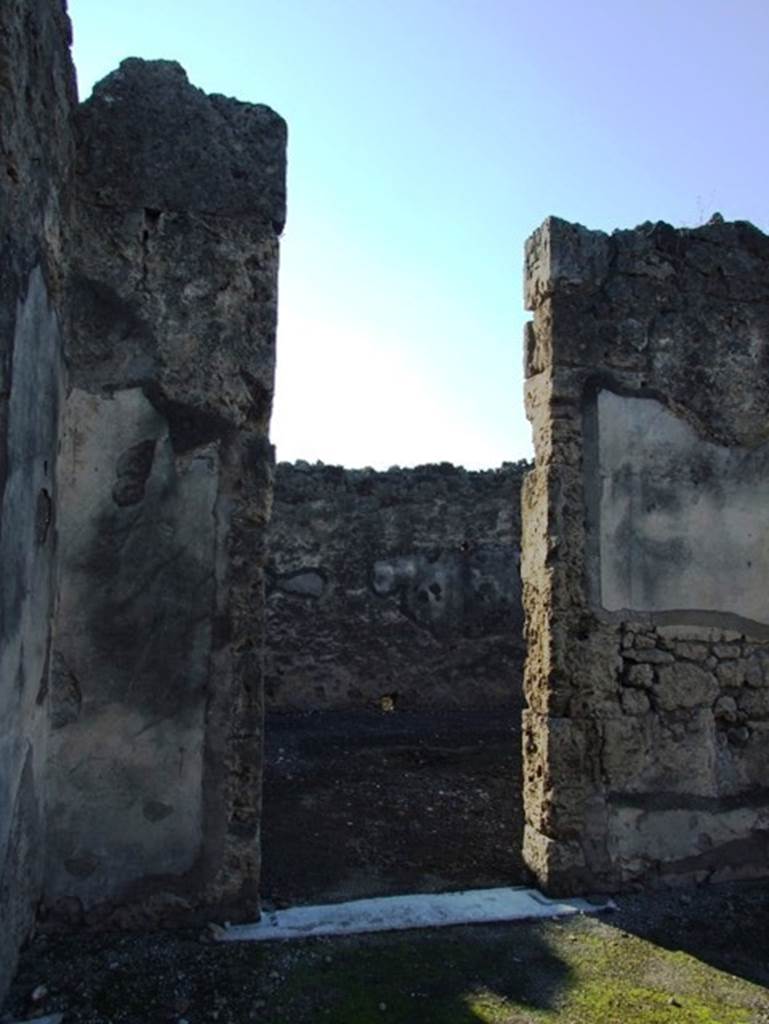 VII.15.1 Pompeii. May 2018. Entrance doorway threshold, looking from inside. Photo courtesy of Buzz Ferebee. 
