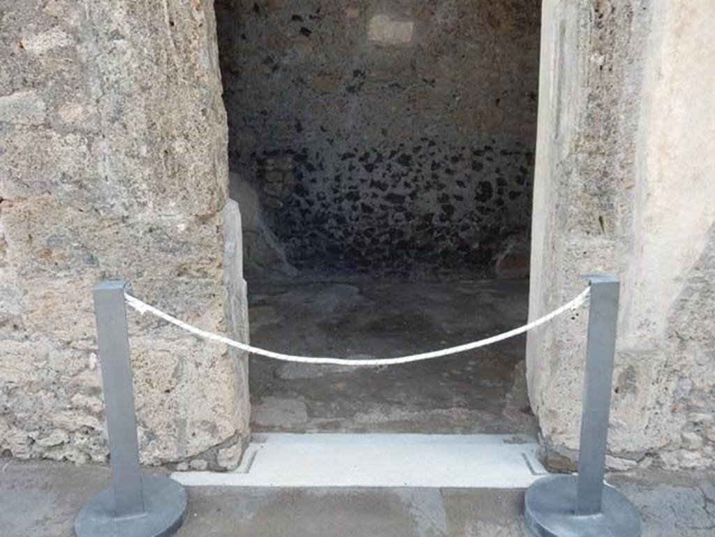 VII.15.2 Pompeii. May 2018. Doorway to cubiculum in centre of east side of atrium.
Photo courtesy of Buzz Ferebee. 

