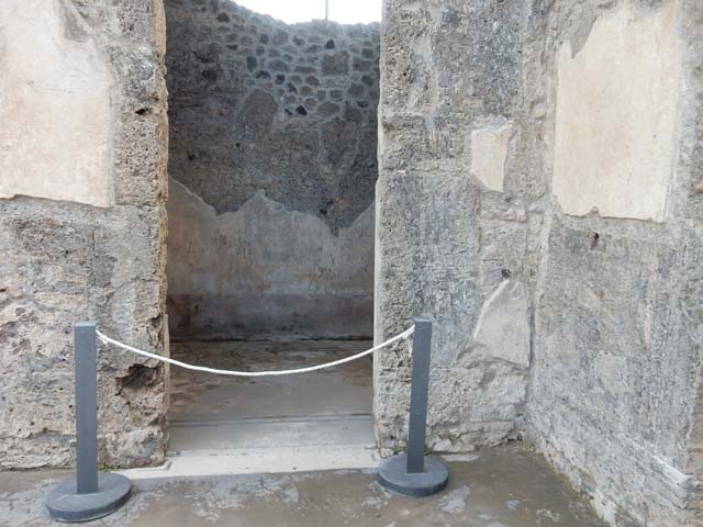 VII.15.2 Pompeii. May 2018. Doorway threshold to cubiculum on east side of atrium in south-east corner.
Photo courtesy of Buzz Ferebee. 
