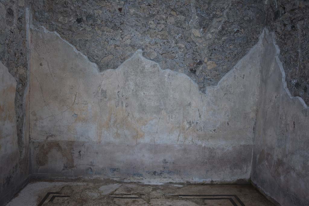 VII.15.2 Pompeii. November 2017. Looking towards east wall in cubiculum in south-east corner.
Foto Annette Haug, ERC Grant 681269 DÉCOR.
