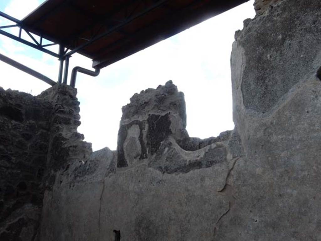 VII.15.2 Pompeii. May 2018. Upper south-east corner of room on east side of entrance corridor/fauces.
Photo courtesy of Buzz Ferebee. 
