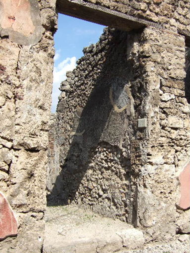 VII.15.4 Pompeii. September 2005. Entrance doorway.