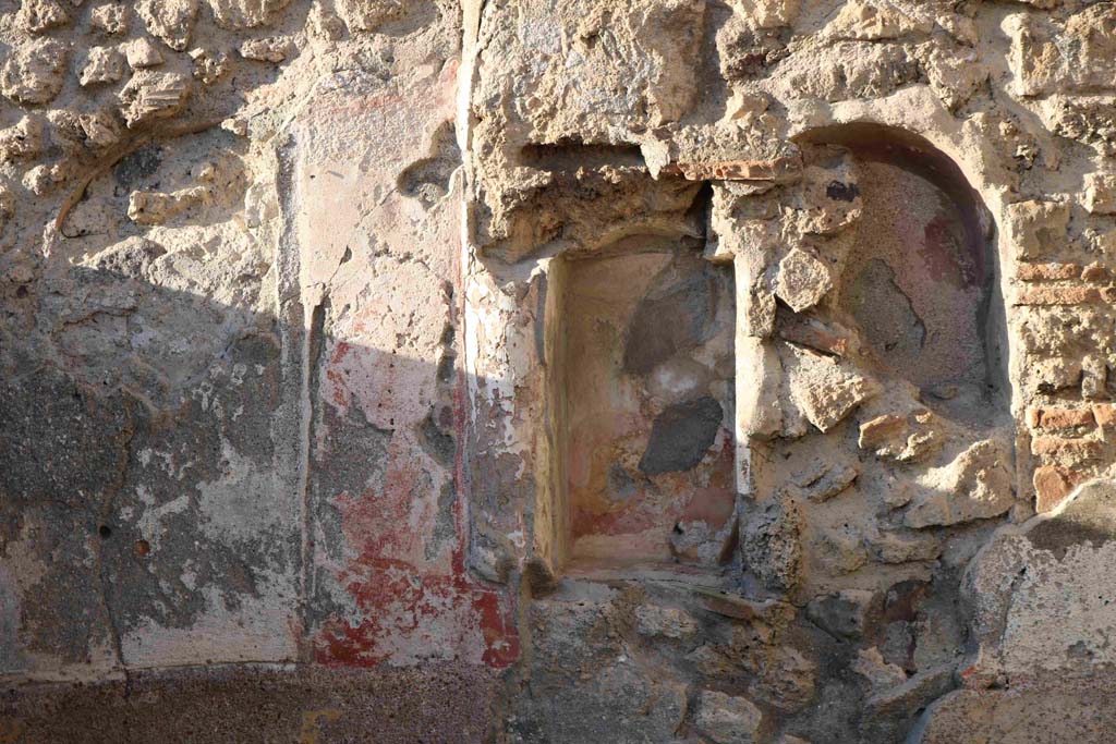 VII.15.5 Pompeii. December 2018. 
Red panel from west side of niche. Photo courtesy of Aude Durand.
