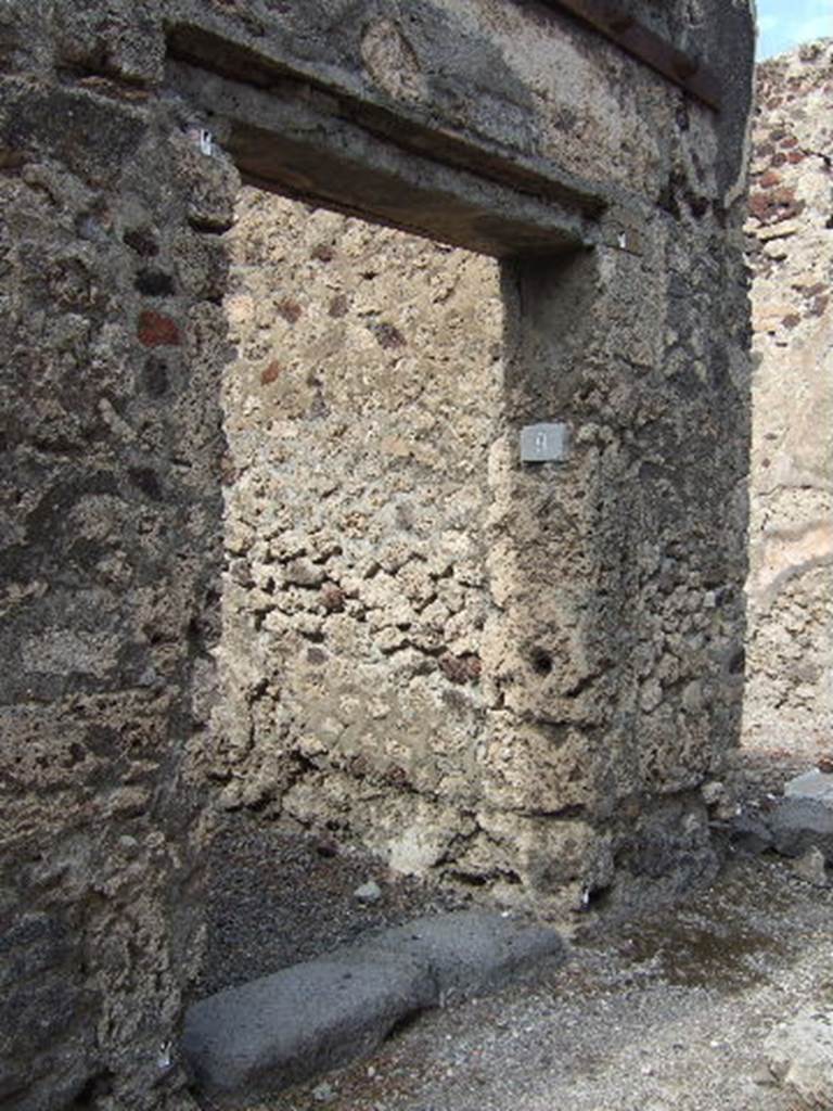 VII.15.9 Pompeii. September 2005. Entrance doorway.