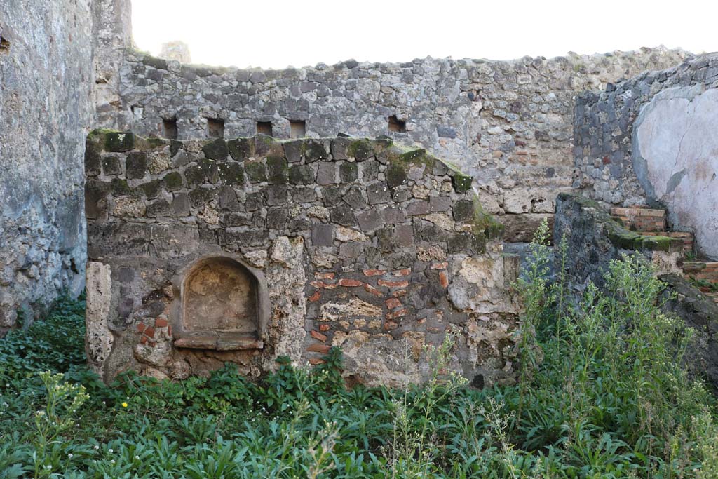 VII.15.11, Pompeii. December 2018. Looking west across garden area towards niche in west wall. Photo courtesy of Aude Durand.
