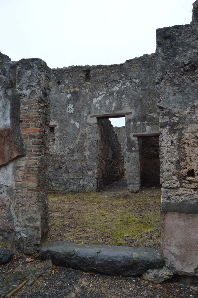 VII.15.12 Pompeii. March 2018. Looking south through entrance doorway.
Foto Taylor Lauritsen, ERC Grant 681269 DÉCOR.
