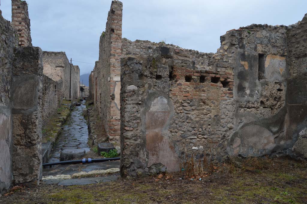 VII.15.12 Pompeii. March 2018. 
Looking north across entrance vestibule, towards doorway to Vicolo dei Soprastanti, and across to Vicolo dei Farmacista.
Foto Taylor Lauritsen, ERC Grant 681269 DÉCOR.
