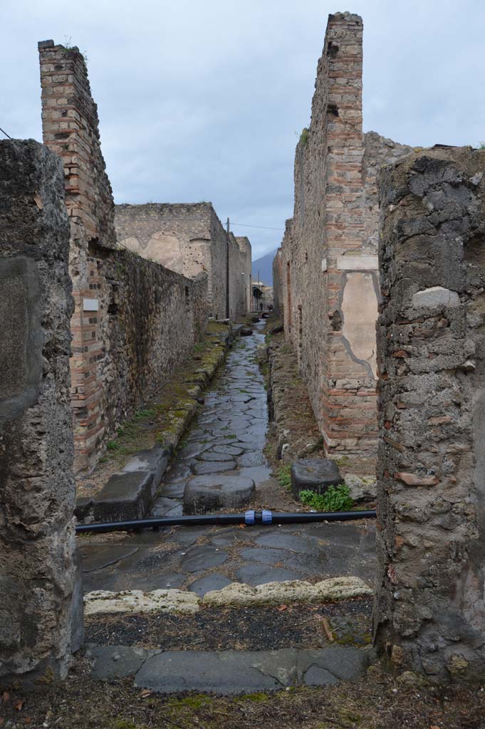 VII.15.12 Pompeii. March 2018. Looking south to remaining painted stucco in room on west side of atrium/triclinium.
Foto Taylor Lauritsen, ERC Grant 681269 DÉCOR.
