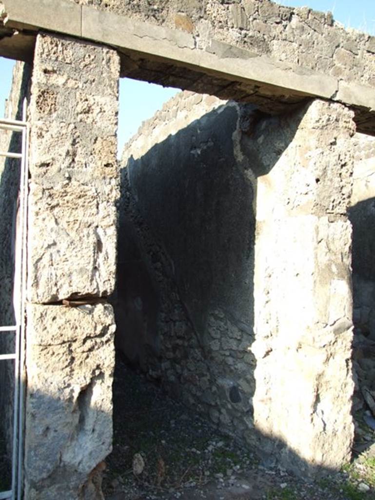 VII.15.13 Pompeii. December 2007. Looking north out through the front entrance doorway at the wall of VII.16.18.
