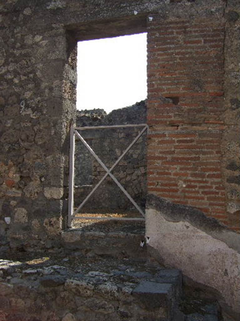 VII.15.15 Pompeii. September 2005. Entrance doorway at top of steps.
