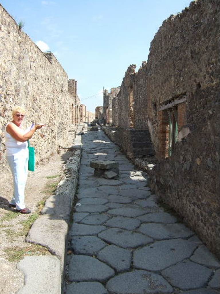 VII.16 Pompeii. September 2005. Vicolo dei Soprastanti, looking east past VII.15.16.  