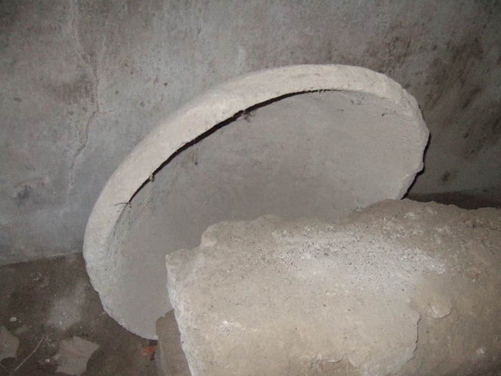 VII.15.16 Pompeii. May 2006. Room O, kneading basin leaning against table support in kneading room on south side of oven.