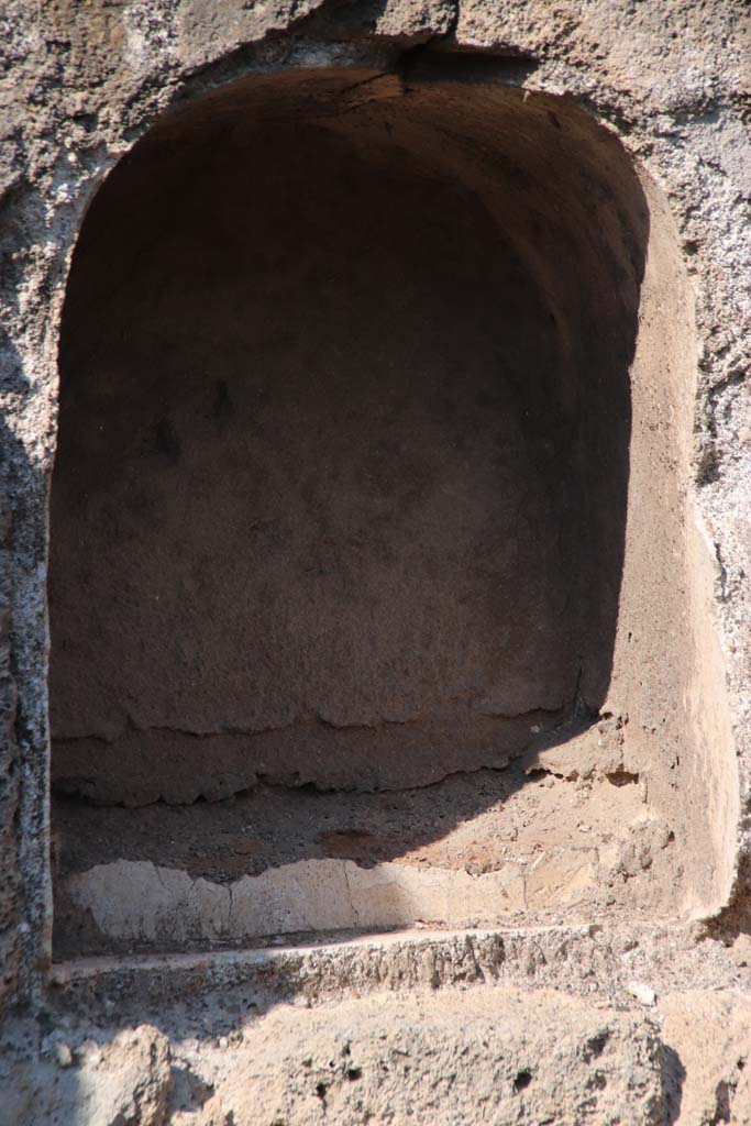 VII.16.7, Pompeii. December 2018. 
Niche set into west wall at south end. Photo courtesy of Aude Durand.

