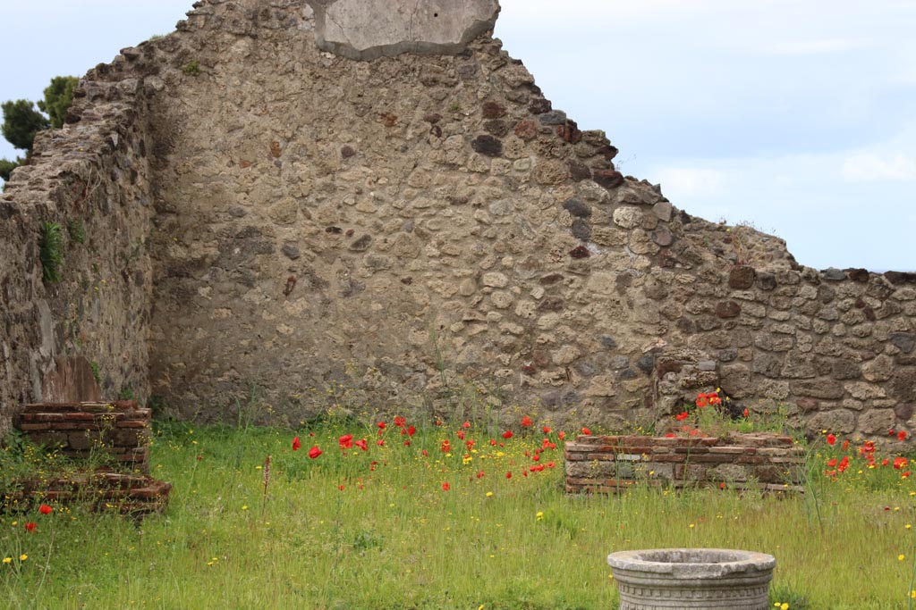 VII.16.10 Pompeii. May 2024. Looking west across atrium to tablinum in south-west corner of atrium. Photo courtesy of Klaus Heese.