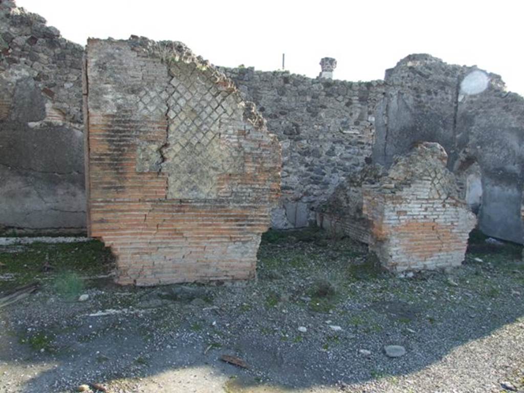 VII.16.15 Pompeii. December 2007. Doorway to room 11, middle cubiculum on south side of Atrium.