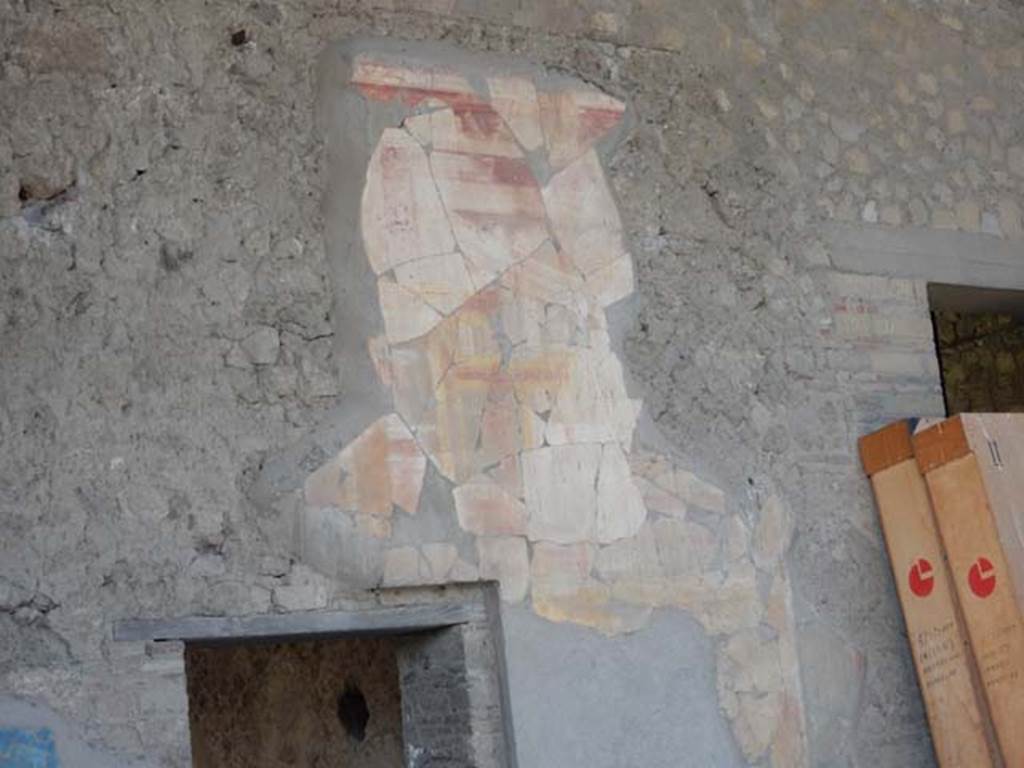 VII.16.22 Pompeii. May 2015. Detail of remains of painted IV style decoration from south wall of atrium. Photo courtesy of Buzz Ferebee.
