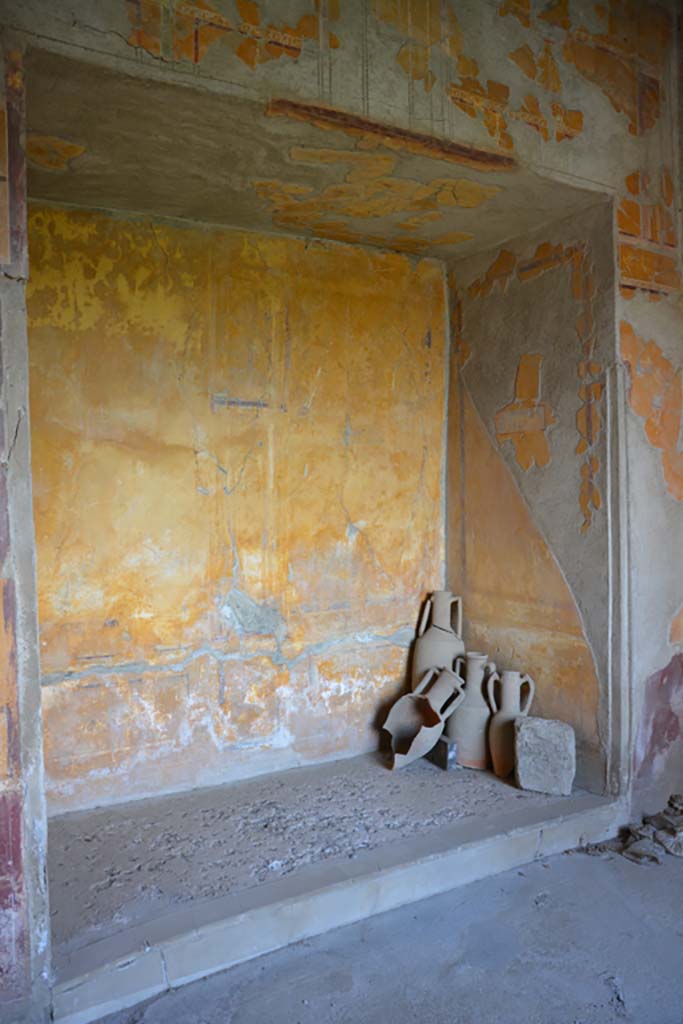 VII.16.22 Pompeii. October 2018.
Alcove on east side of cubiculum, decorated in IV style, looking towards east wall, south-east corner and south wall of alcove.
Foto Annette Haug, ERC Grant 681269 DÉCOR.
