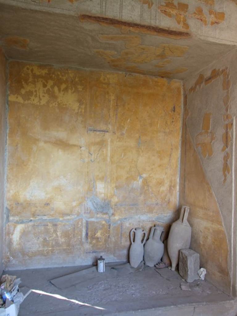 VII.16.17-22 Pompeii. December 2007. Alcove on east side of cubiculum, decorated in IV style. East and south wall.
