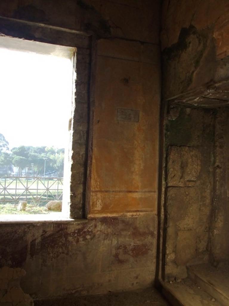 VII.16.17-22 Pompeii. December 2007. North-west corner of cubiculum, and window to “hanging garden” in west wall.