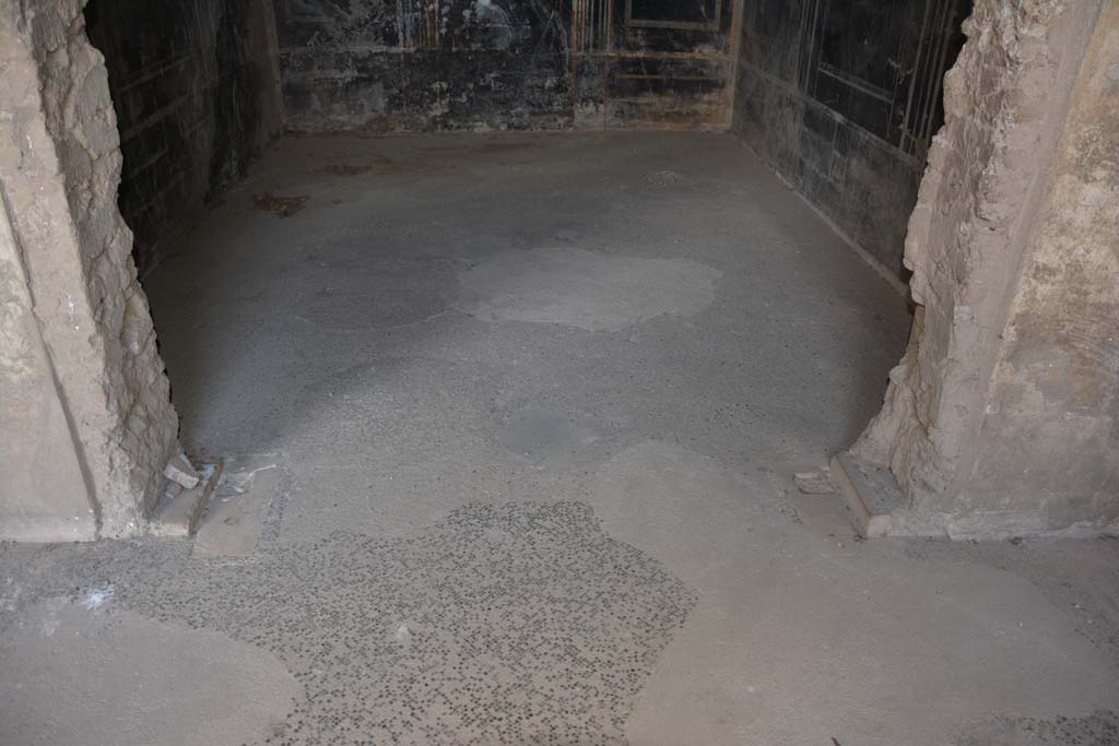 VII.16.22 Pompeii. October 2018. Room 58, looking east through lower doorway and flooring, from landing 57.
Foto Annette Haug, ERC Grant 681269 DÉCOR.
