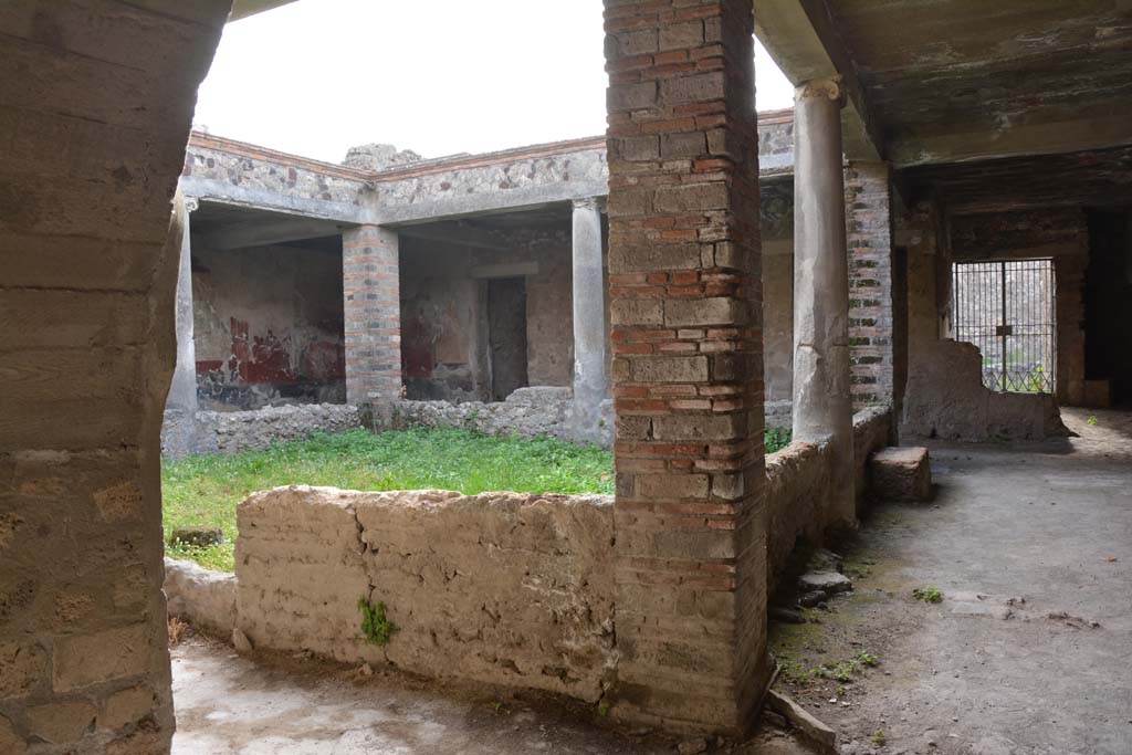 VII.16.22 Pompeii. October 2018. Peristyle garden, looking south towards entrance VII.16.17 in House of Maius Castricius.
Foto Annette Haug, ERC Grant 681269 DÉCOR.

