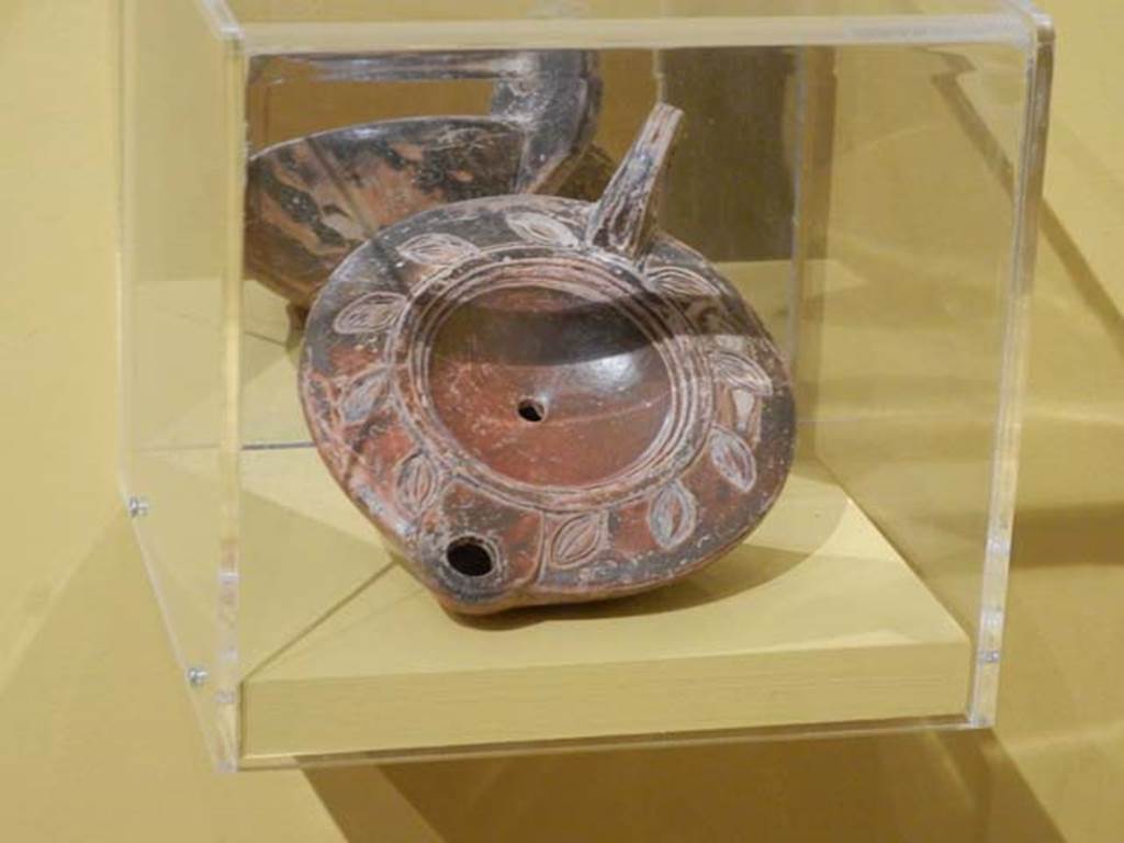 VII.16.17-22, Pompeii. April 2019.
Red gloss bowl produced in the Eastern Mediterranean. PAP inventory number 14050 (left).
Red gloss bowl of Arretine production with stamp bearing the name of the potter. PAP inventory number 14042 (right).
Photo courtesy of Rick Bauer.
