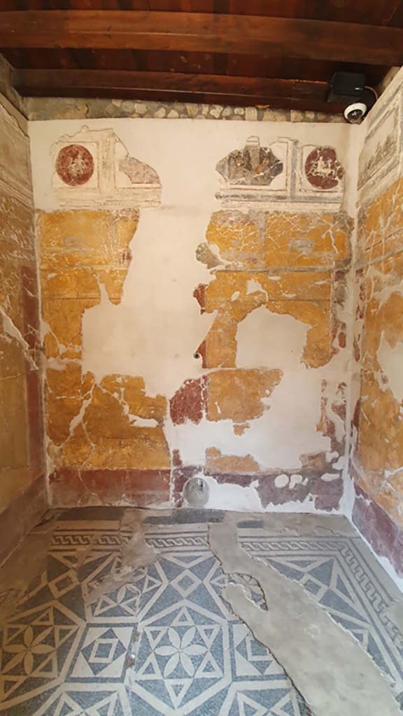 VII.16.a Pompeii. October 2020. Room 1, east wall and doorway to room 3. Photo courtesy of Klaus Heese.