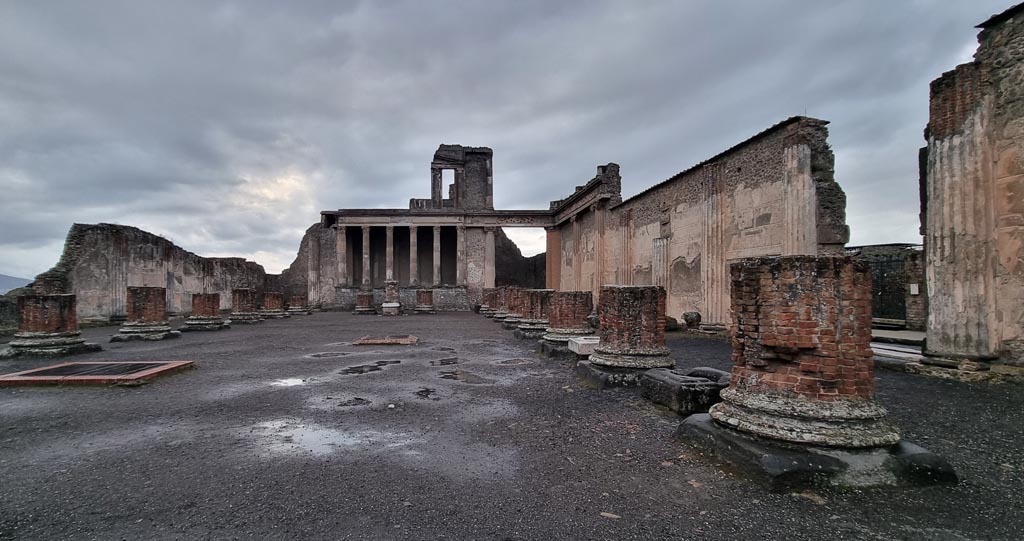 VIII.1.1, Pompeii. September 2018. Looking west towards column with capital.
Foto Anne Kleineberg, ERC Grant 681269 DÉCOR.
