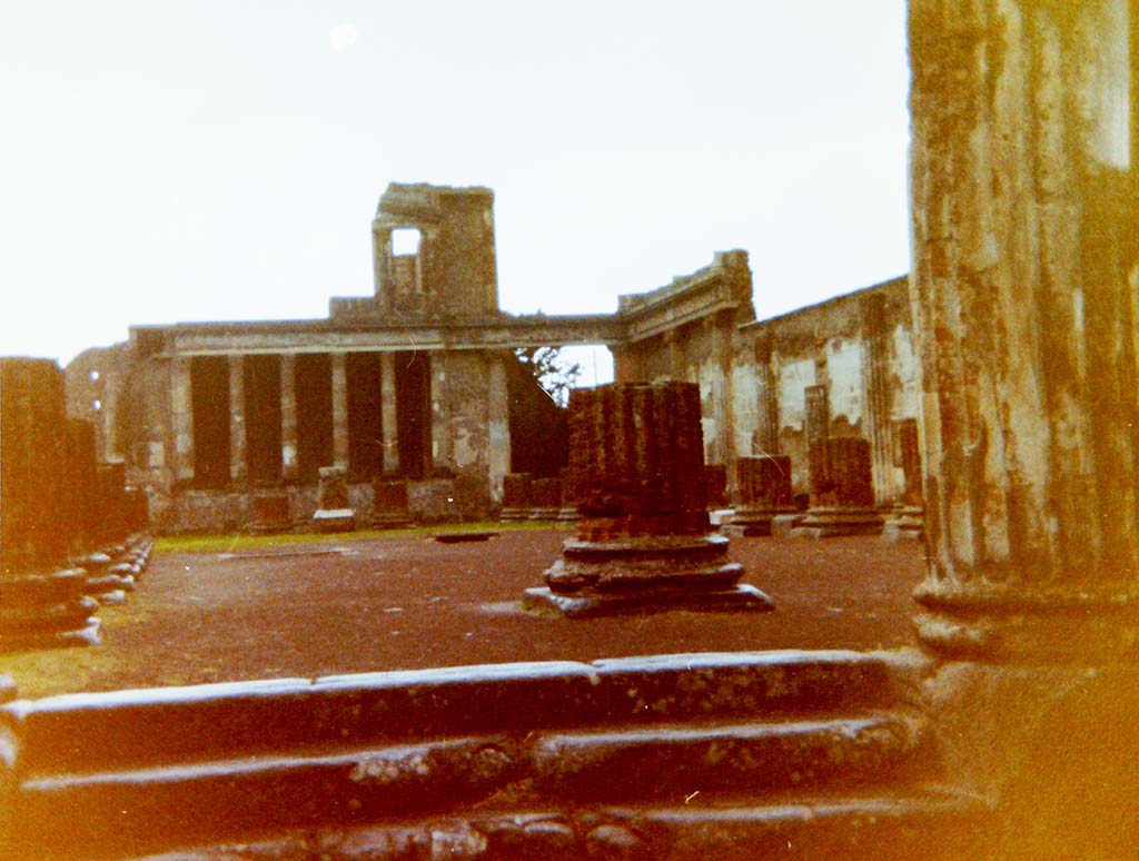 VIII.1.1 Pompeii. October 1992. Looking west from Forum towards steps at southern central entrance.
Photo by Louis Méric courtesy of Jean-Jacques Méric.

