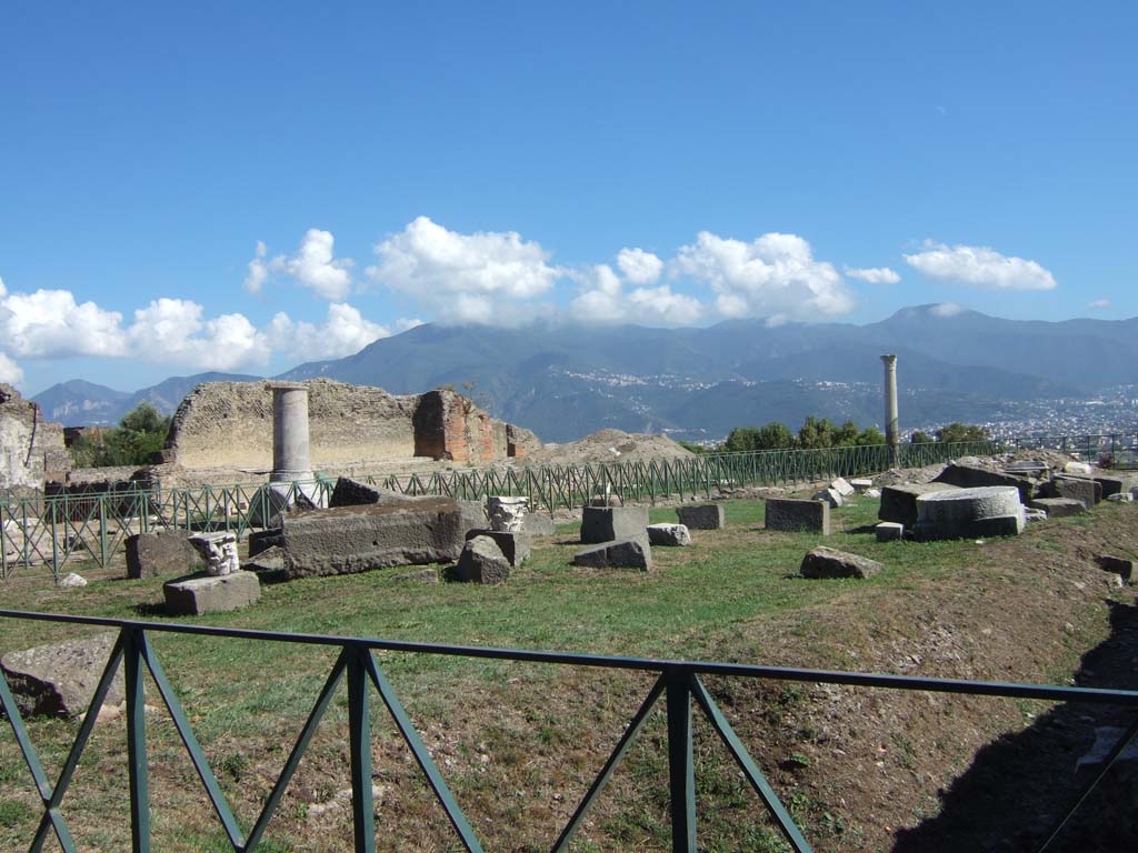 VIII.1.3 Pompeii. April 2005. Looking south-east from the north-west corner. Photo courtesy of Klaus Heese.