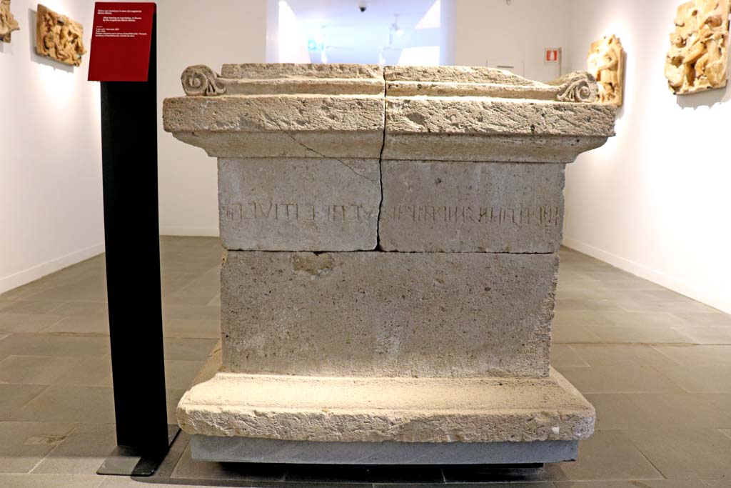 VIII.1.4 Pompeii Antiquarium. February 2021. 
Altar with Oscan inscription to Maras Atinius, aedile of Samnite Pompeii, from the sanctuary of SantAbbondio di Pompei.
Photo courtesy of Fabien Bivre-Perrin (CC BY-NC-SA).

