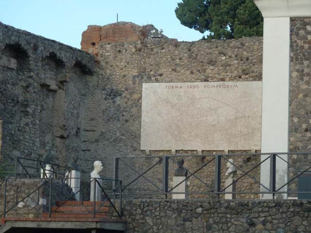 VIII.1.4 Pompeii Antiquarium. September 2015. Looking east.