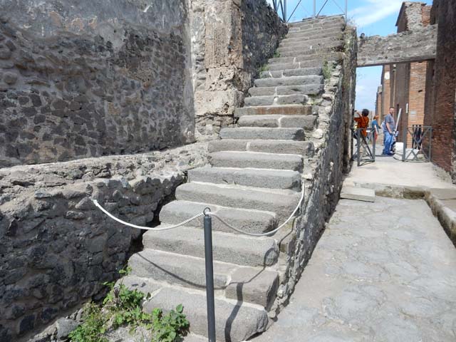 VIII.1.7 Pompeii, May 2018. Stone steps leading to upper gallery, at the east end of Via Championnet. Photo courtesy of Buzz Ferebee.

