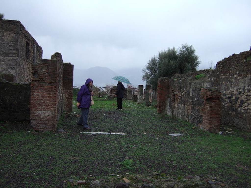 VIII.2.3 Pompeii. May 2018. Looking south across tablinum, on left, and corridor to rear peristyle, on right. Photo courtesy of Buzz Ferebee.
