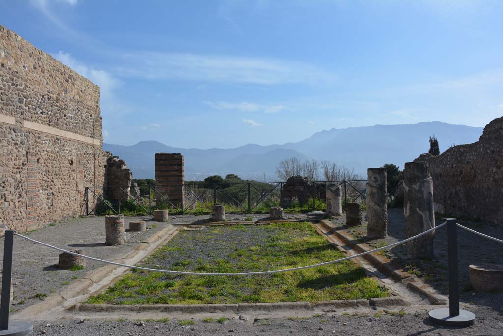 VIII.2.3 Pompeii. May 2018. Cistern mouth on south portico in south-west corner of peristyle garden. Photo courtesy of Buzz Ferebee.
