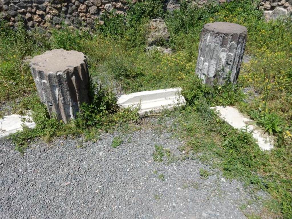 VIII.2.5 Pompeii. May 2018. Detail of remains of columns. Photo courtesy of Buzz Ferebee.