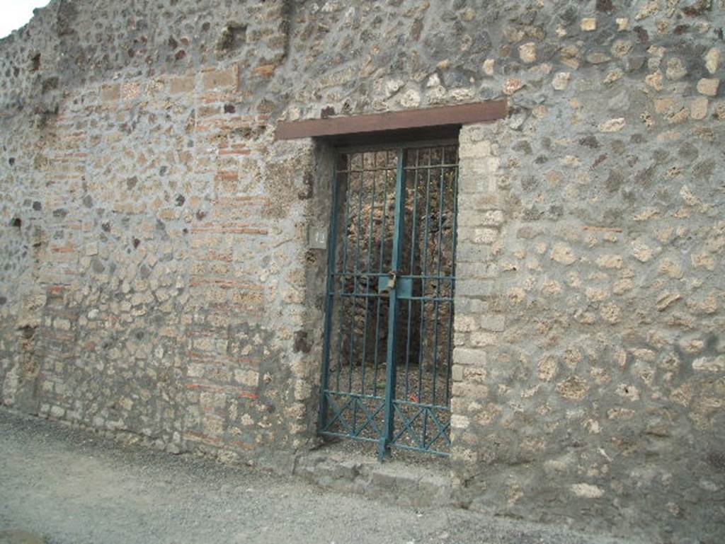 VIII.2.12 Pompeii. May 2005. Entrance doorway.