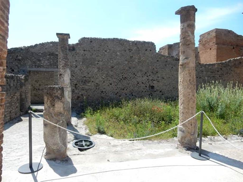VIII.2.13 Pompeii. May 2018. Looking west across peristyle garden from tablinum. Photo courtesy of Buzz Ferebee.

