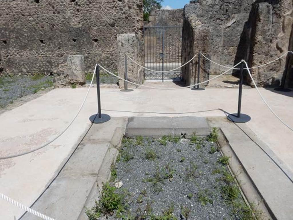 VIII.2.13 Pompeii. May 2018. Looking east across atrium towards entrance corridor. Photo courtesy of Buzz Ferebee.