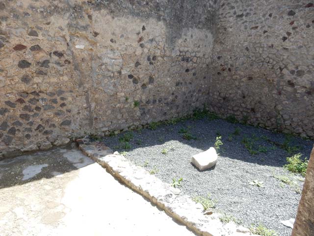 VIII.2.13 Pompeii. May 2018. Looking north-west across atrium, with tablinum, on left. 
On the west side next to the tablinum is a doorway to the triclinium overlooking the garden at its north end. Next to the triclinium doorway, are the doorways to rooms on the north side of atrium. Photo courtesy of Buzz Ferebee.
