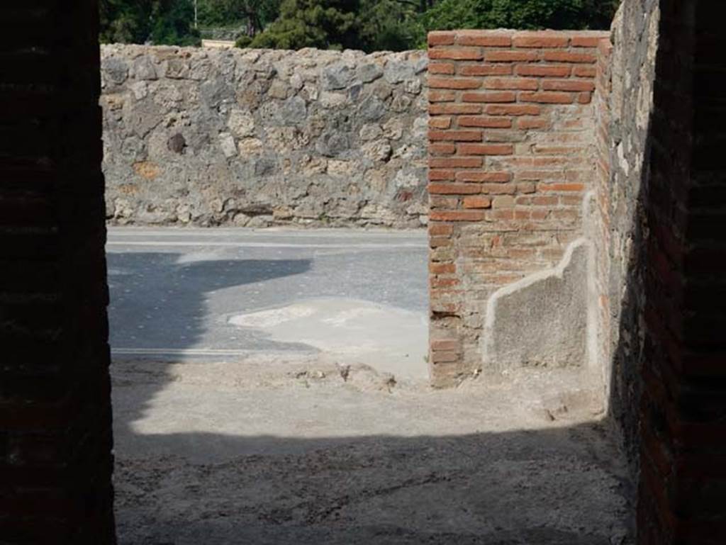 VIII.2.16 Pompeii. May 2017. Looking west across room overlooking the east portico in south-west corner of atrium.  Photo courtesy of Buzz Ferebee.

