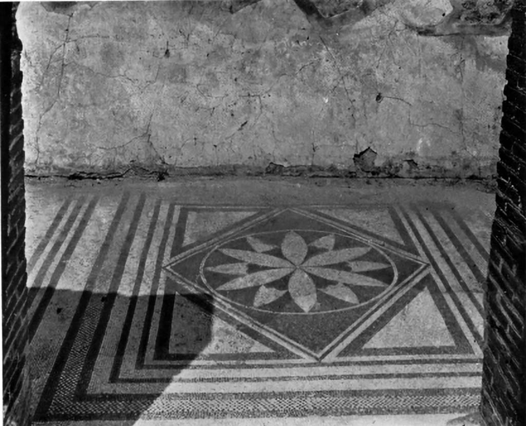 Fig. 3 - Pompéi, Maison des Mosaïques géométriques. Les structures découvertes. Relevé d’ensemble. 
Photo courtoisie de Sandra Zanella.  Agrandir / Enlarge (jpg, 1,1M)
