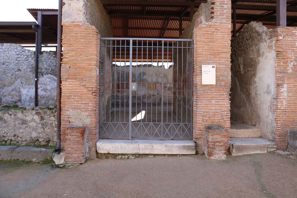 VIII.2.22 Pompeii, on right, with VIII.2.23, on left. December 2018. 
Looking south to entrance doorways. Photo courtesy of Aude Durand.


