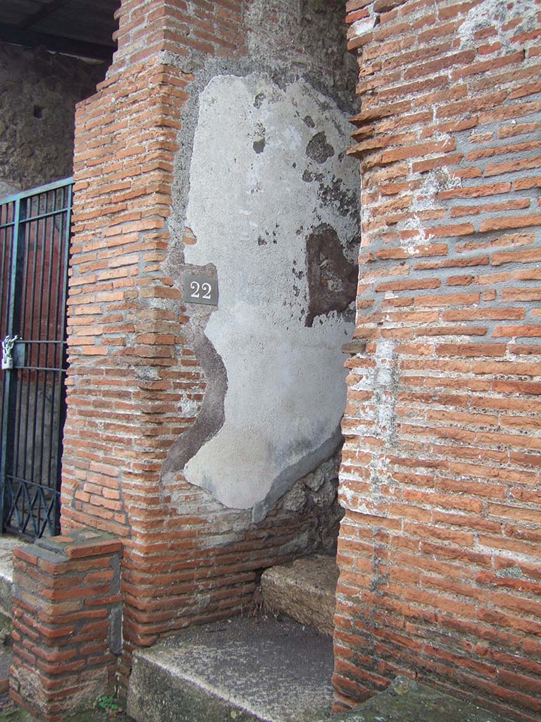 VIII.2.22 Pompeii. December 2005. Entrance doorway, looking east.