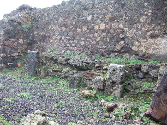 VIII.2.26 Pompeii. September 2005. North-east corner of the atrium. Doorway to room ‘e’ on the left, two doorways leading into room ‘h’ the kitchen area, (in centre), and doorway to room “L” on the right.
