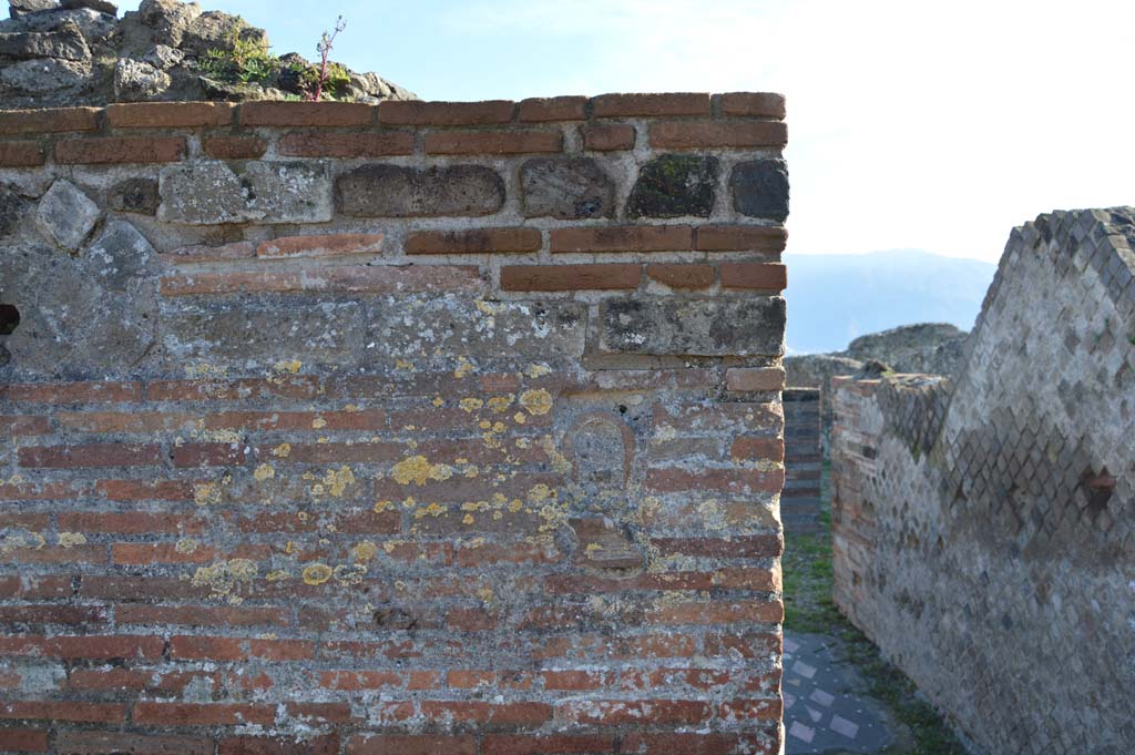 VIII.2.29 Pompeii. March 2018. 
Looking south to detail of remains of mask/face on front wall on east side of entrance doorway, (see also VII.2.30 for more details of walls)
Foto Taylor Lauritsen, ERC Grant 681269 DÉCOR.
