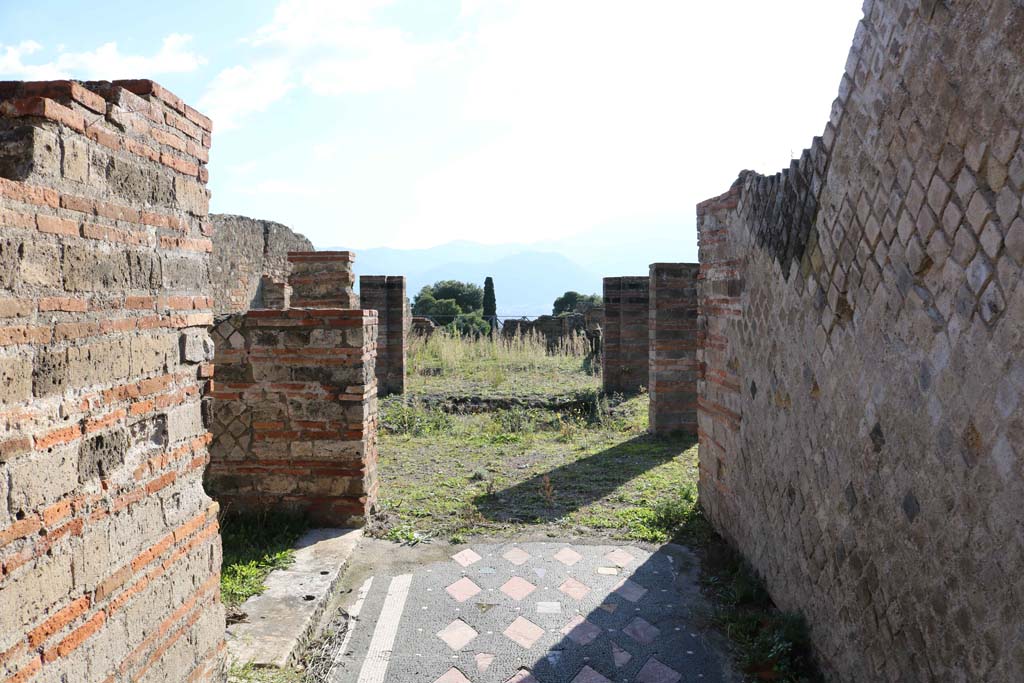 VIII.2.29, Pompeii. December 2018. Looking south to atrium from entrance corridor. Photo courtesy of Aude Durand.