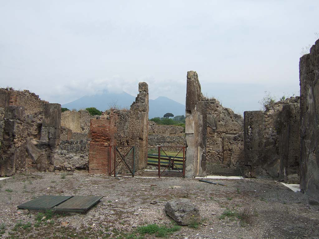 VIII.2.34 Pompeii. May 2006. Doorway to room ‘d’, on north side of atrium, in north-east corner.
Room ‘v’, which was reached through this doorway, was to be found at its rear. 
